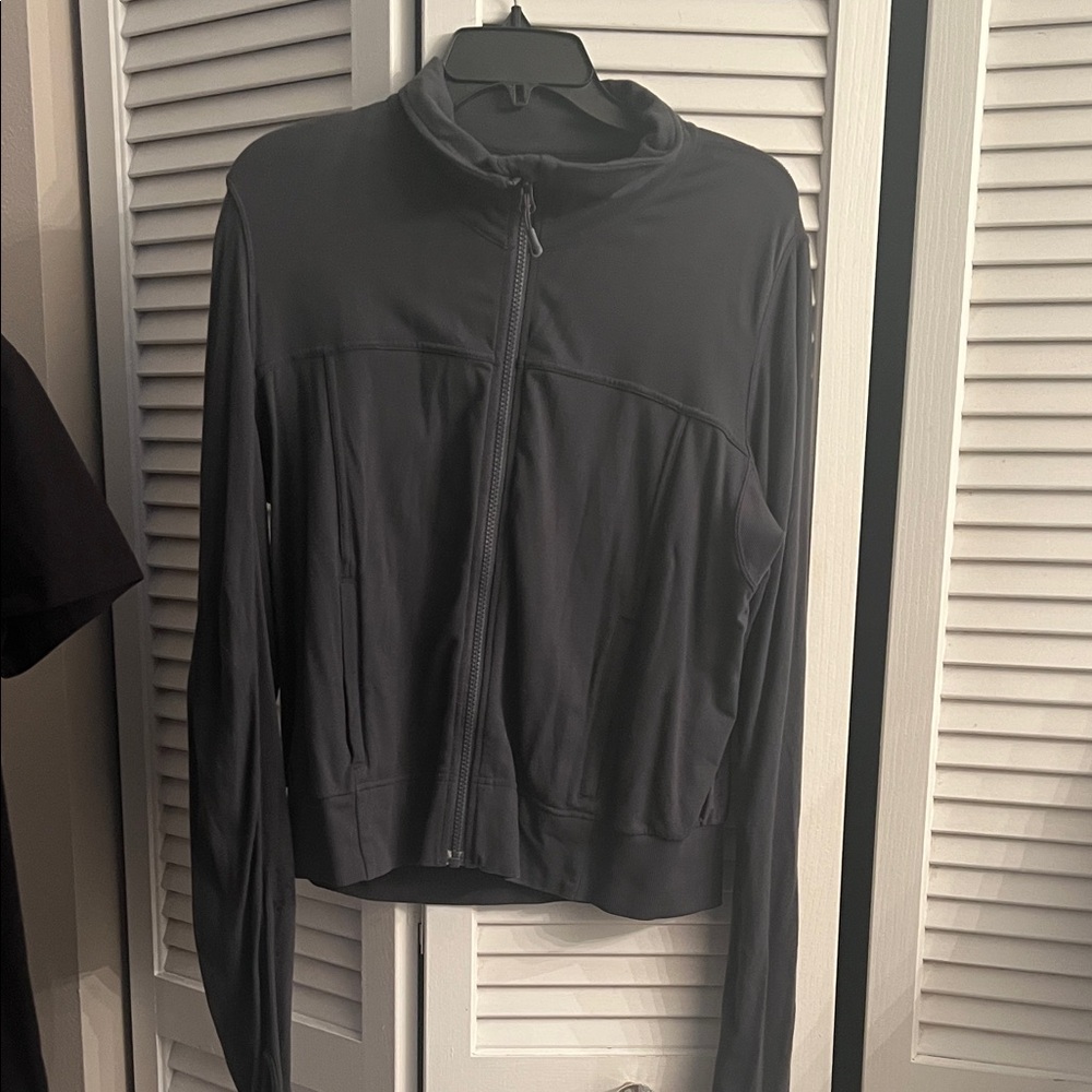 Women’s Lululemon Lightweight Grey Zip-Front Jacket. Thumb holes.